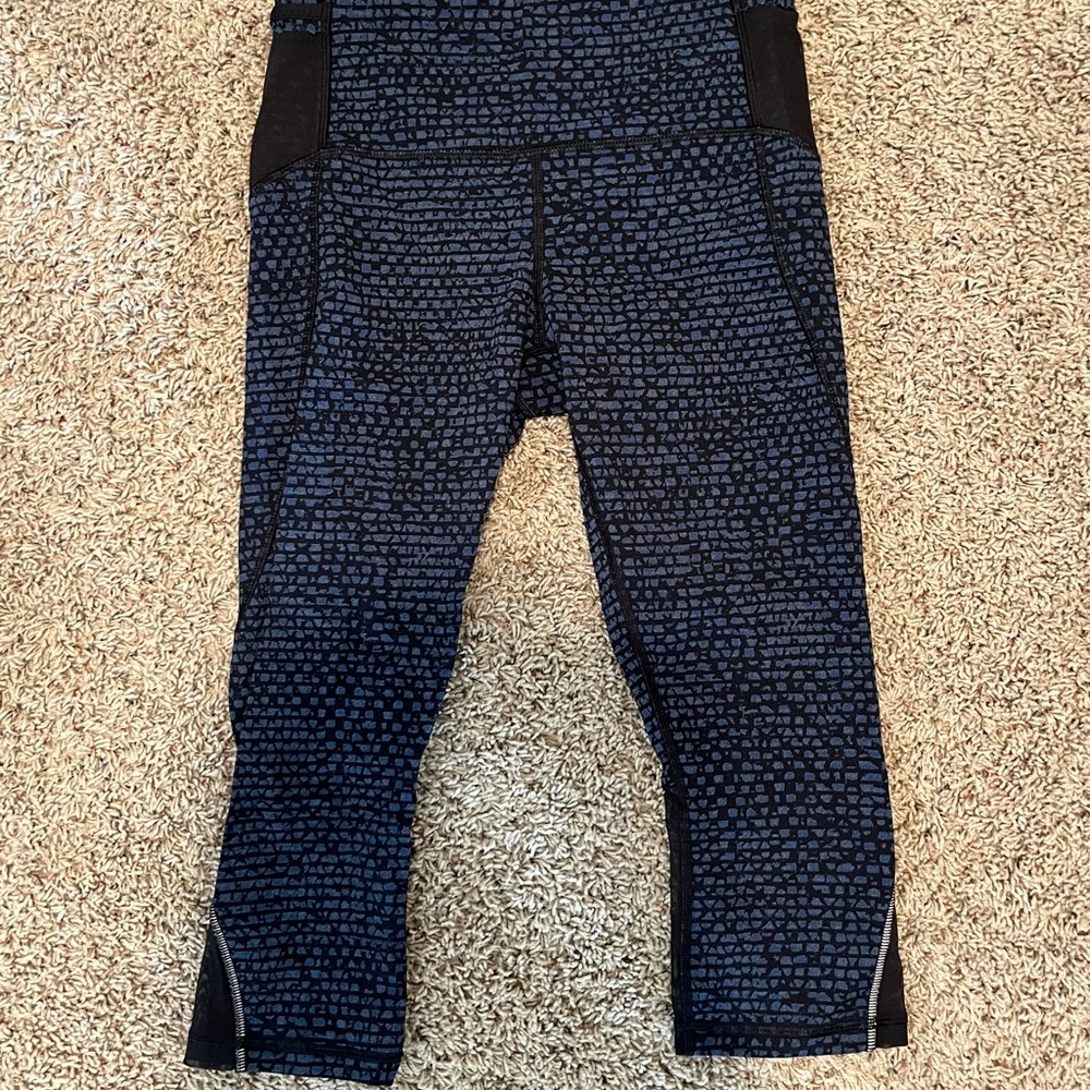 Lululemon Pace Rival Crop (19")
Shatter Weave Desert Teal Alberta Lake / Black - Picture 2 of 8